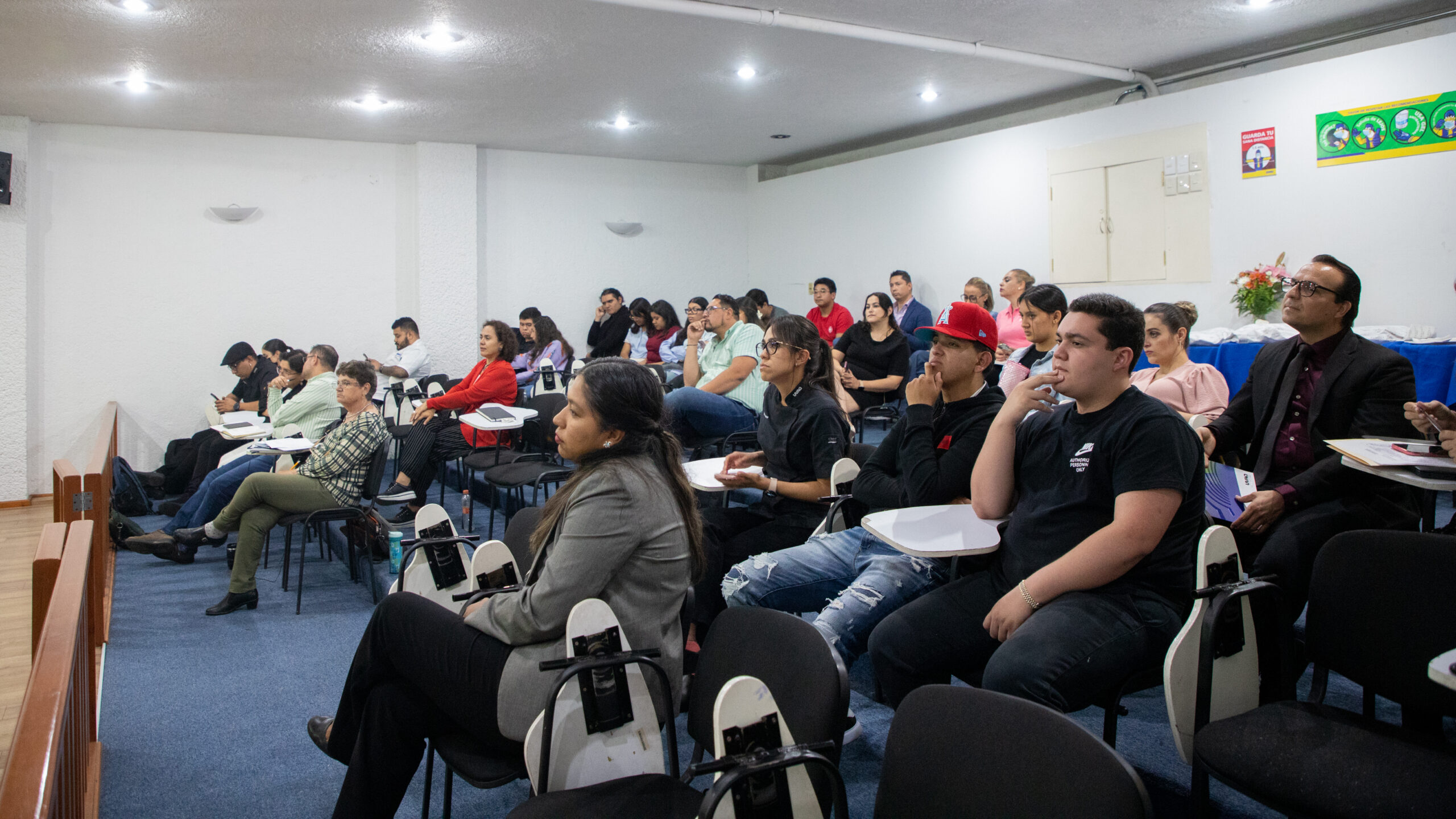 Foro de Investigación Negocios_-12