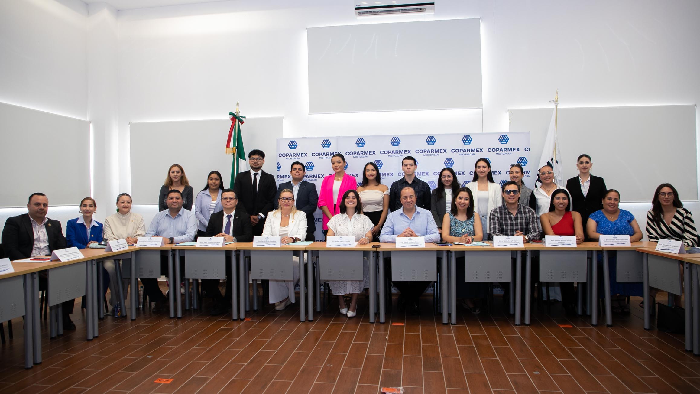 La UVAQ se suma a la formación de empresarios con COPARMEX