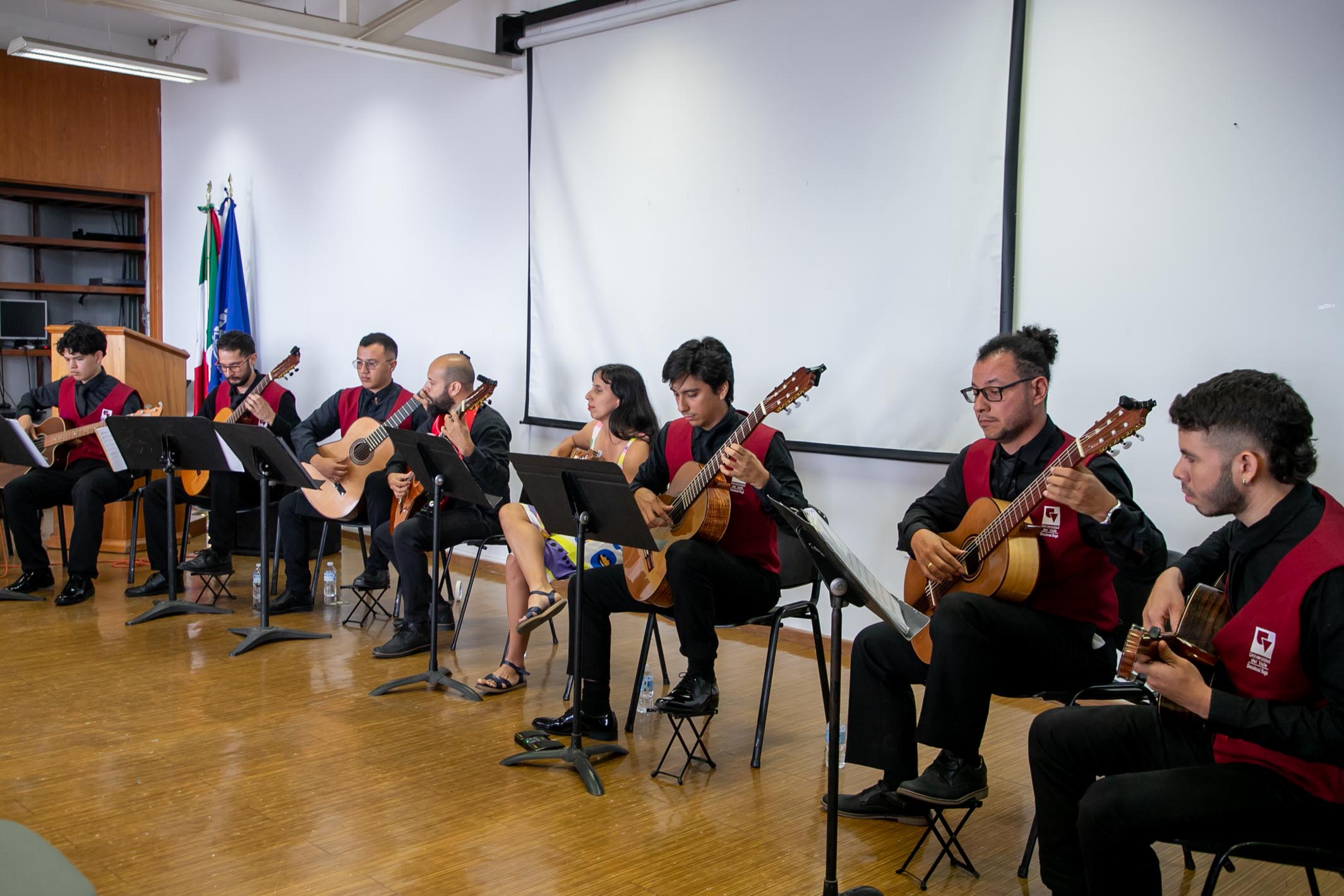 250925 Ensamble de guitarras Colombia_-20