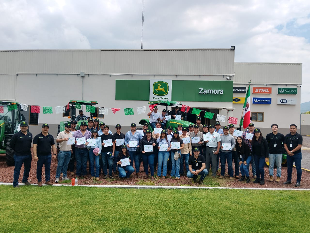 El campo mexicano debe renovarse, explica el Director de Innovación Agrícola en la UVAQ Zamora