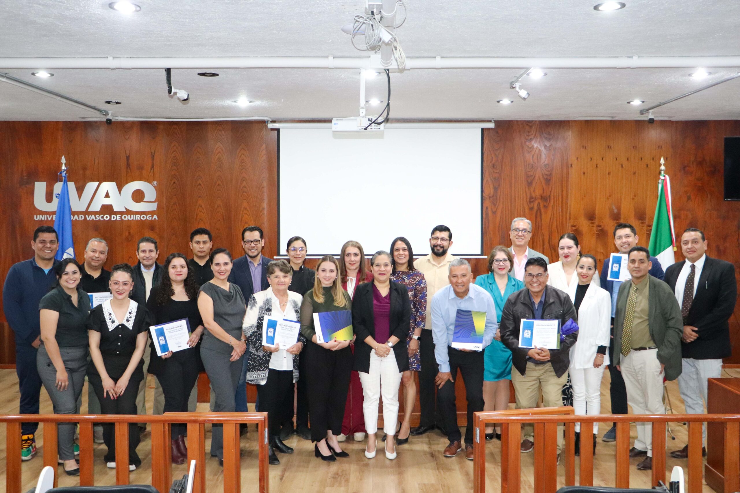 Reconocen a docentes de la UVAQ que cruzan fronteras desde el aula virtual