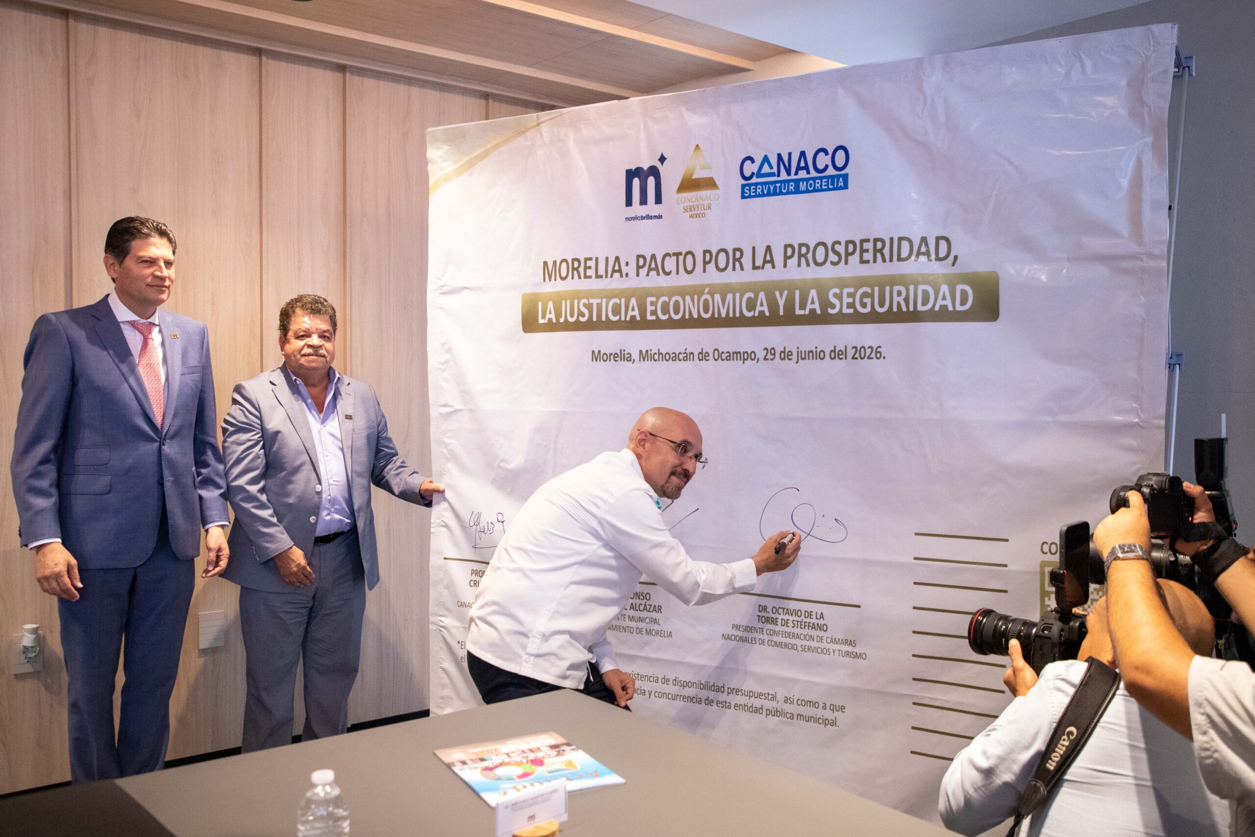 260629 CANACO FIRMA PACTO-10