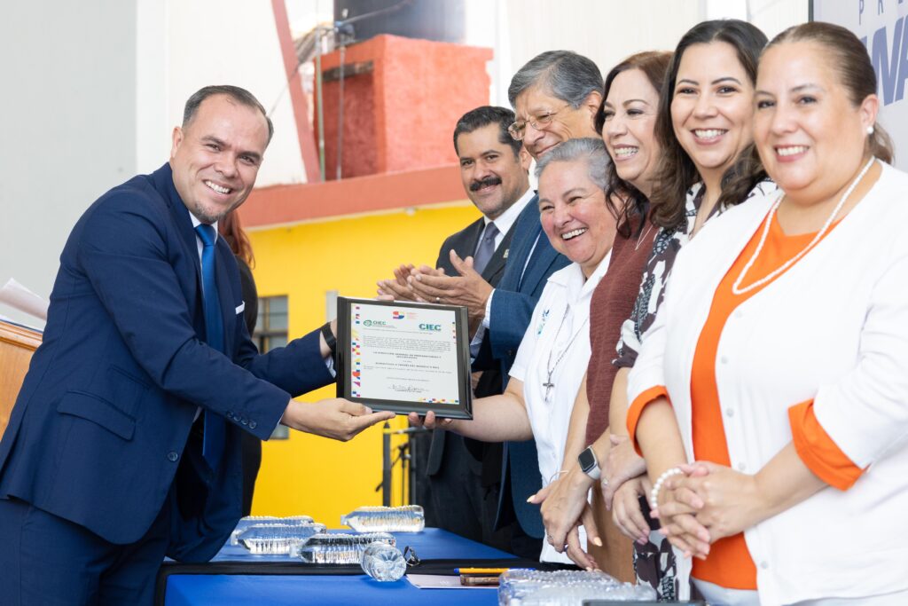 260903 Entrega acreditaciones CNEP-30