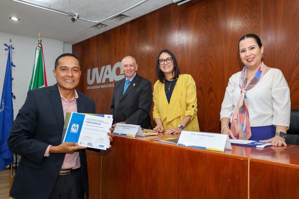 260925 Graduación Diplomado en Formación Humanística-13