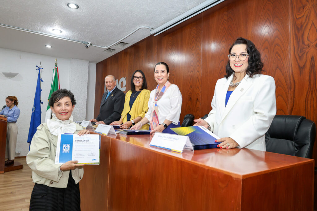 260925 Graduación Diplomado en Formación Humanística-29