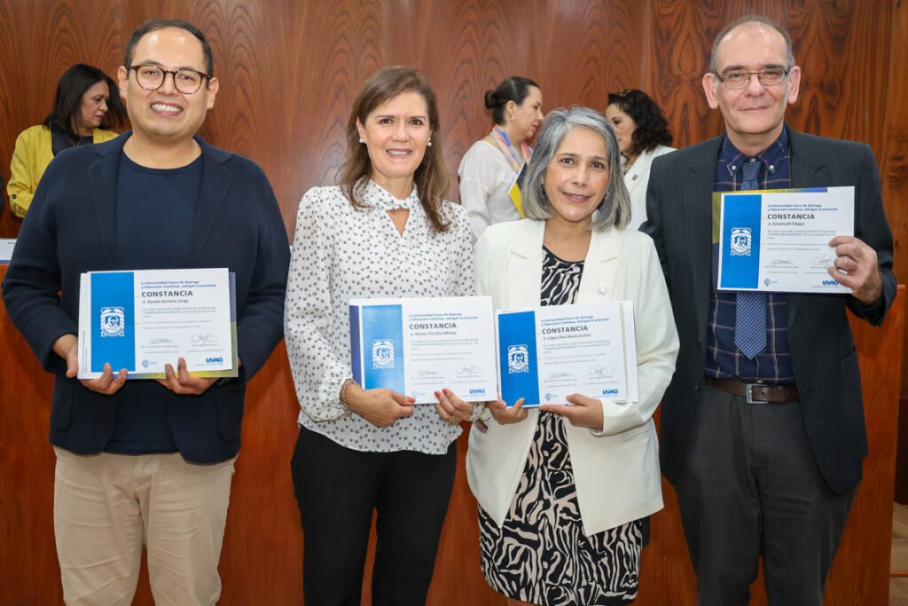 260925 Graduación Diplomado en Formación Humanística-3