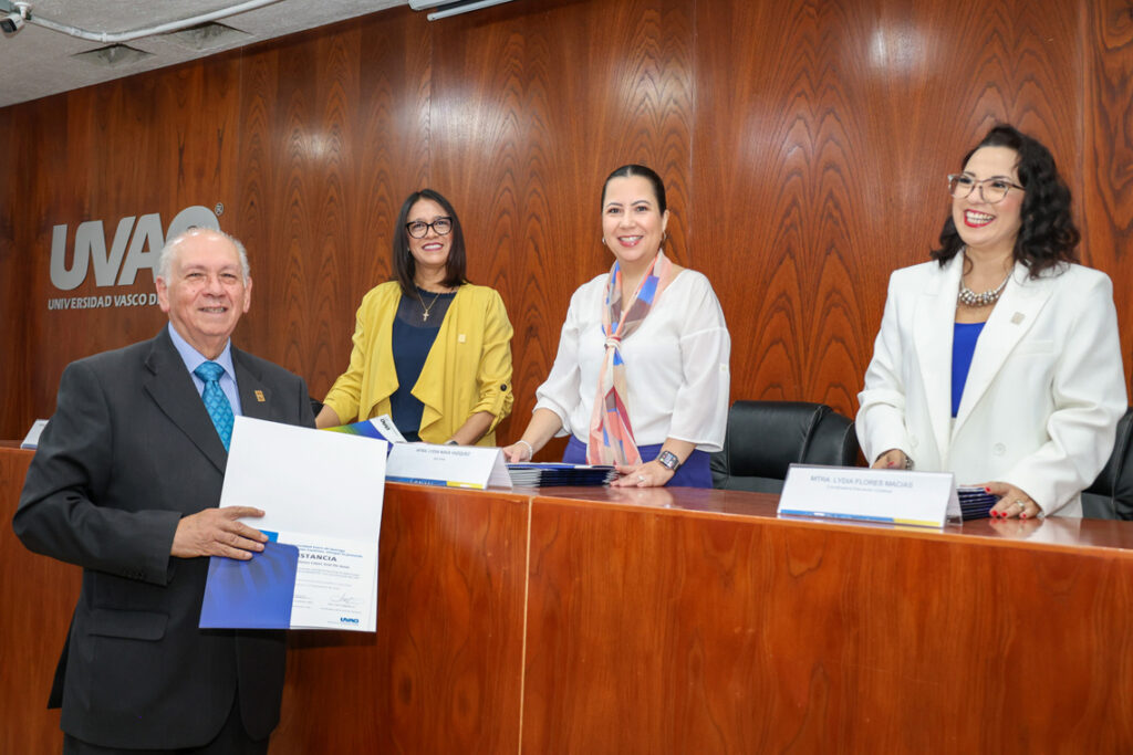 260925 Graduación Diplomado en Formación Humanística-34